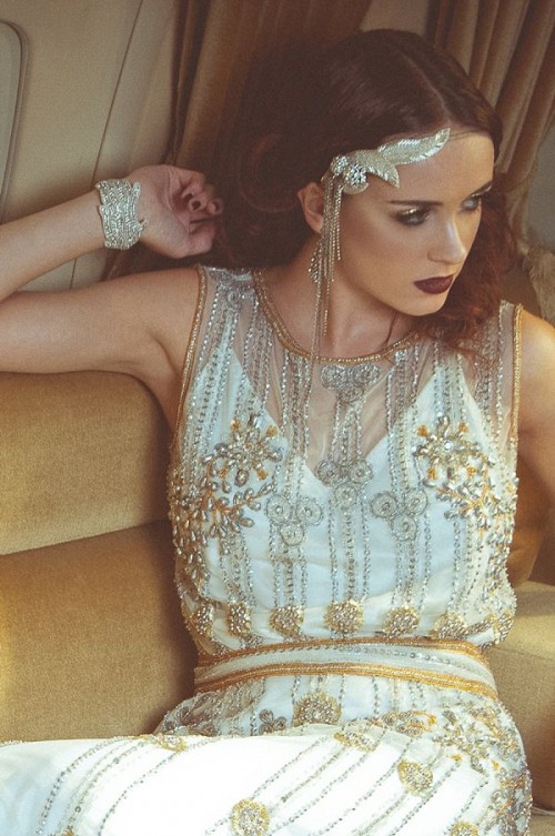 an art deco bridal headpiece with rhinestones hanging down is a lovely and chic idea for an art deco bride