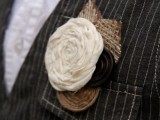 a simple vintage boutonniere composed of burlap leaves and a white fabric flower is a stylish idea for a vintage and not only groom’s look