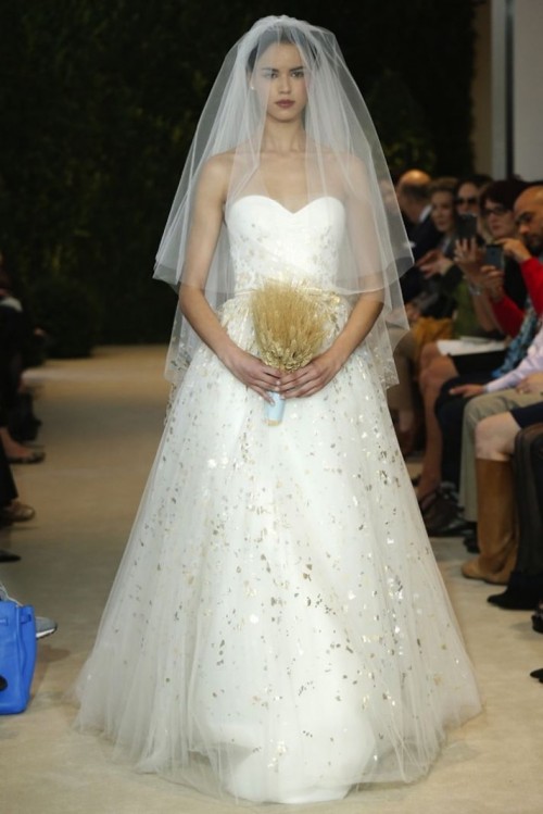 a strapless wedding ballgown with gold leaf touches, a veil and a wheat wedding bouquet for a refined bridal look