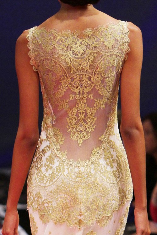 a sleeveless white sheath wedding dress with gold lace appliques is a stunning idea to make a statement