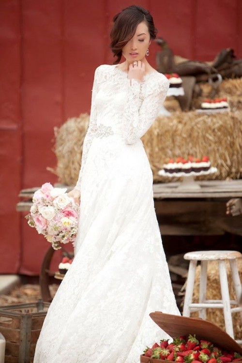 a beautiful vintage-inspired lace A-line wedding dress with a high neckline and long sleeves is timeless classics that everyone loves