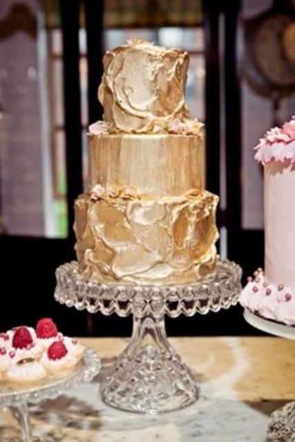 a crazy textural gold wedding cake with petals is a stylish and bold idea to go for