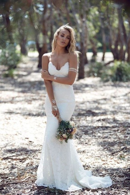 a lace mermaid wedding dress with a train, a V-neckline and spaghetti straps is a delicate and feminine idea for a sexy bridal look