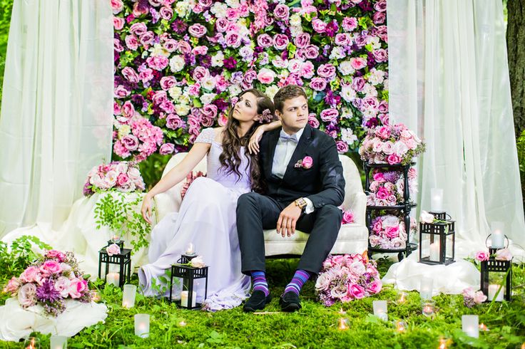 a chic floral wall in pink, white and green plus light fabric on both sides as a wedding and lounge backdrop