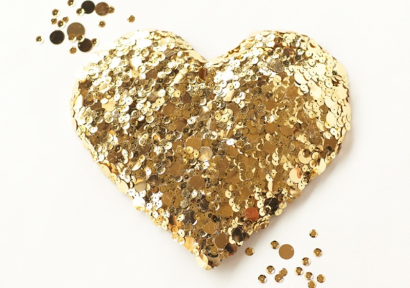 Gold Diy Sequin Heart As Your Glamour Wedding Decor Piece