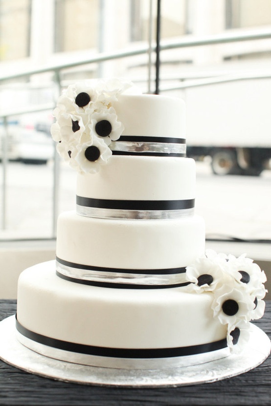 If you chose a black and white color scheme for your wedding and want to pay attention to all the details