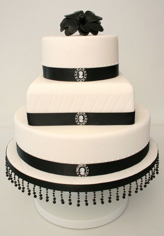 If you chose a black and white color scheme for your wedding and want to pay attention to all the details