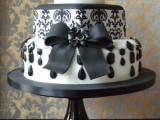 a lace wedding cake in black and white tones