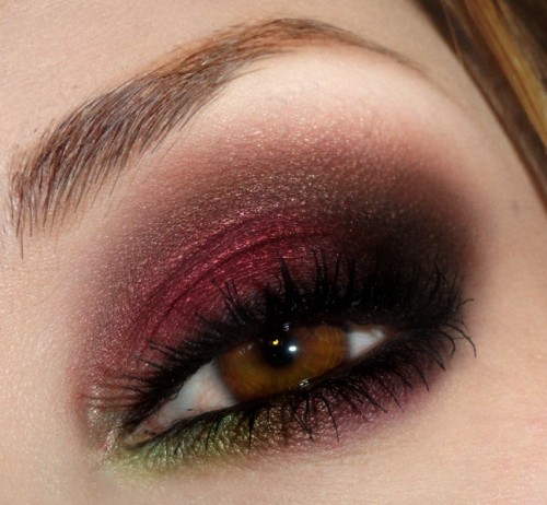 burgundy smokey eyes are amazing for decadent and bold fall or winter bridal look