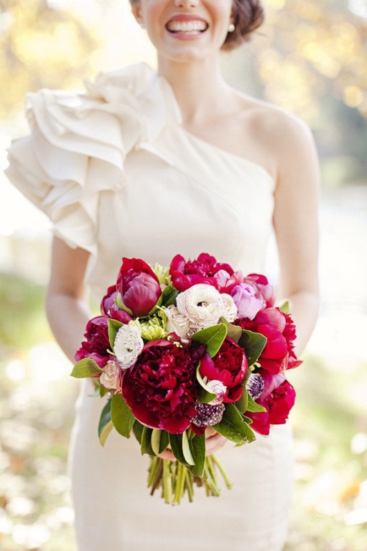 a bold and chic burgundy and white wedding bouquet is your perfect colorful touch for a fall wedding