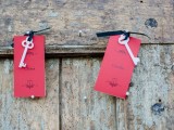 red cards with vintage keys are amazing as escort cards or wedding favors