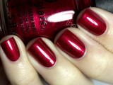 a shiny deep red manicure is a cool idea for a fall bride, it will add color to your look