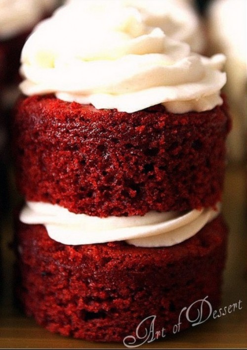 a red velvet wedding cake with cream and a cream topping is a cool idea for the fall