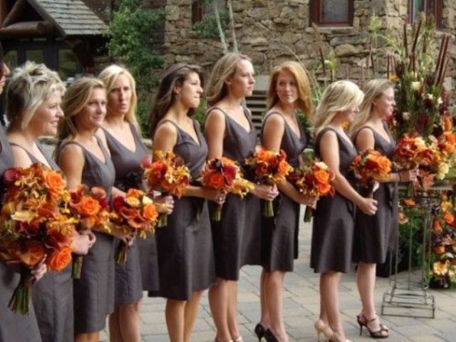 Classic grey fitting knee bridesmaid dresses with straps and V necklines are a very comfortable and very cute option for bridesmaids