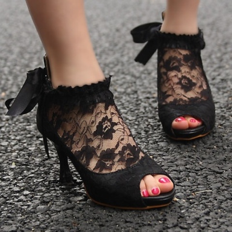 black lace peep toe booties with bows are a very elegant and chic idea for a Gothic bride, they look amazing