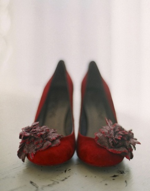 red velvet shoes with dark and red fabric blooms on them look veyr Halloween-like and very bold