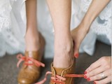 brown leather booties with pink laces will give a strong retro feel to your look and a touch of romance with pink