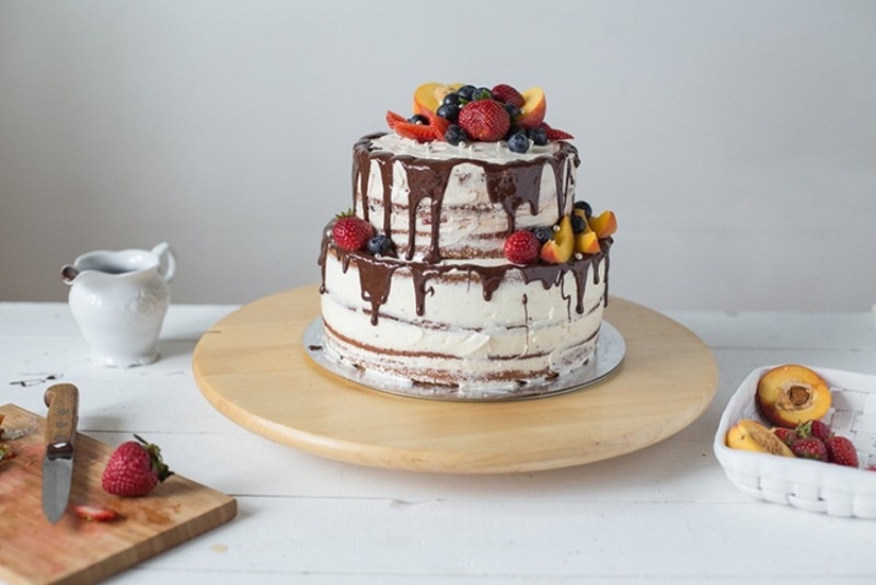 How to bake a naked wedding cake at home  1