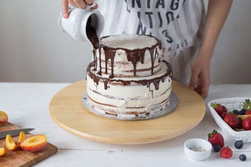 How to bake a naked wedding cake at home  2