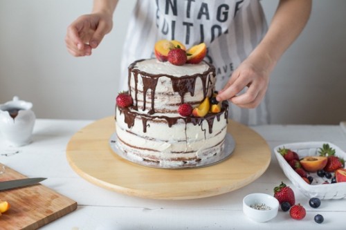 How To Bake A Naked Wedding Cake At Home