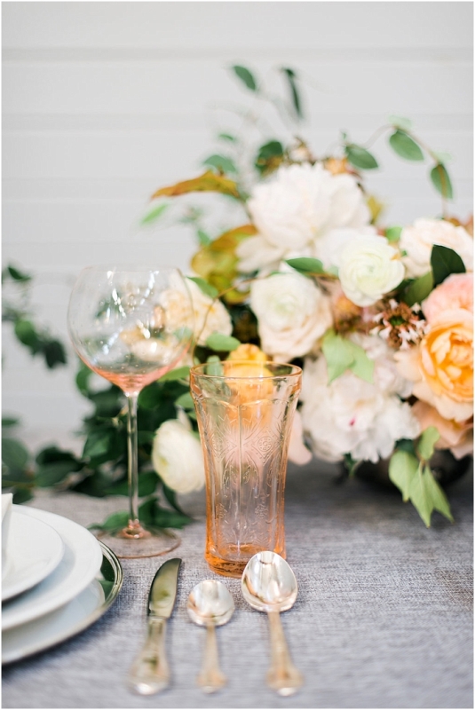 How to create a perfect spring peach flower centerpiece and a bouquet  3