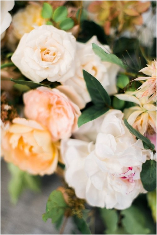 How To Create A Perfect Spring Peach Flower Centerpiece And A Bouquet