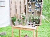a large vintage suitcase with wildflowers, couple’s photos and a wedding seating plan is a cool solution for a vintage wedding