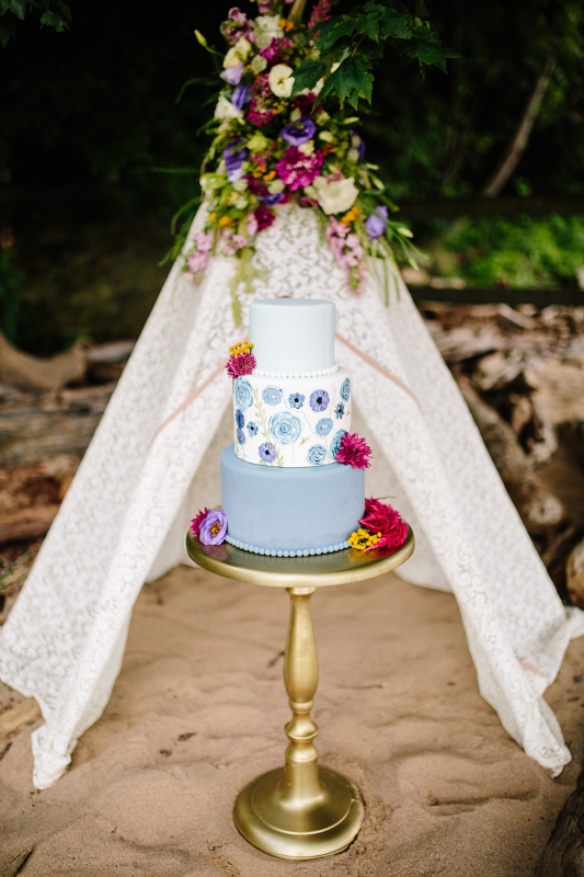 Intimate and colorful boho beach wedding inspiration  19