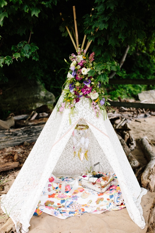 Intimate and colorful boho beach wedding inspiration  5