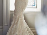 an exquisite mermaid wedding dress of neutral lace, with cap sleeves, a V back, an illusion back with lace and a row of buttons is a very sexy and refined idea