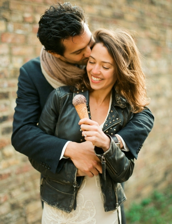 Joyful And Lovely Engagement Session In Italian Traditions