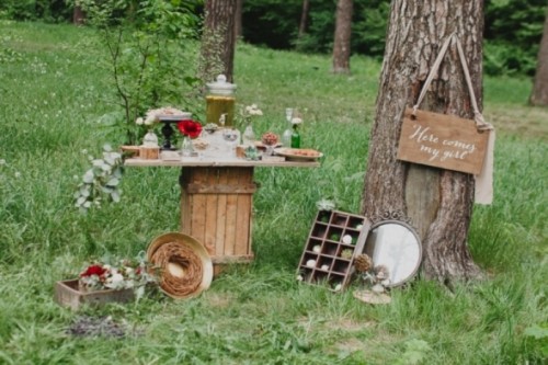 Joyful Marsala Woodland Wedding Inspiration