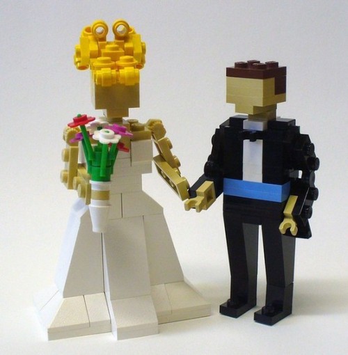 such Lego figurines of a happy couple can be used as decorations, for wedding centerpieces, favors or cake toppers