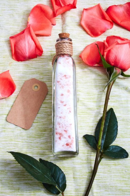 Lovely DIY Rose Bath Salts Gifts For Bridesmaids