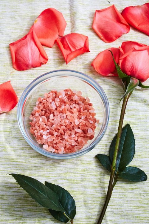 Lovely DIY Rose Bath Salts Gifts For Bridesmaids