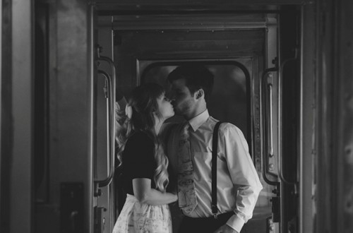 Lovely Vintage Train Engagement Session To Get Inspired
