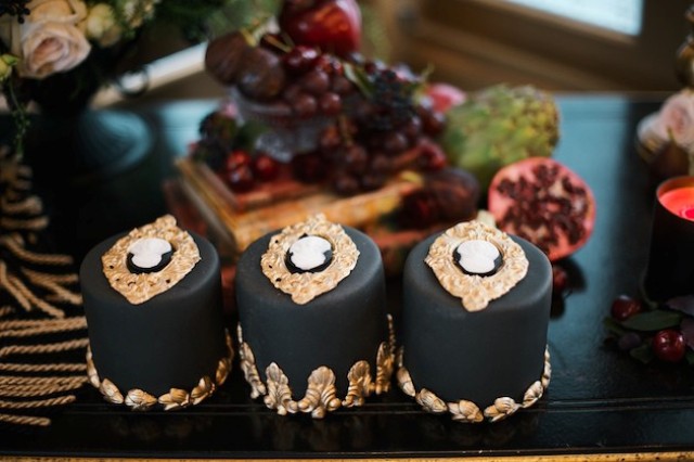 Picture Of luxurious and glam black and gold wedding shoot  8