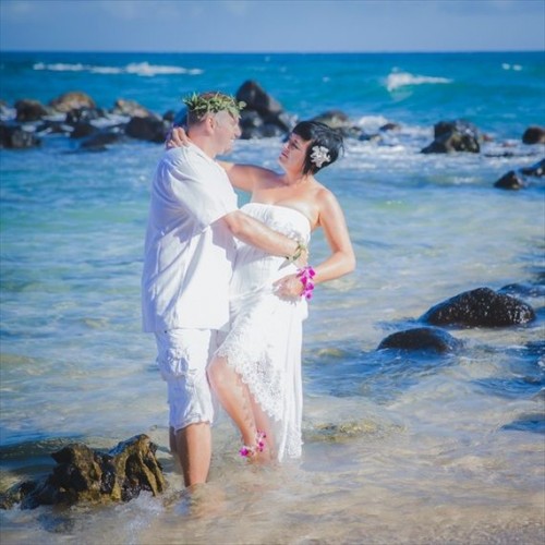 Maui Beach Elopement Filled With Sunlight And Breeze
