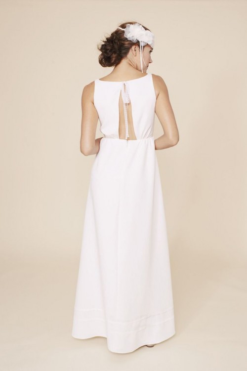 a minimalist A-line wedding dress with a cutout back and some beading hanging in the cutout is a cool idea for a minimal to retro look