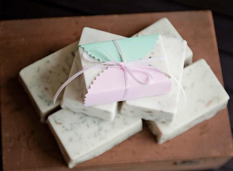 Natural And Pretty Diy Soaps For Wedding Guests Favors