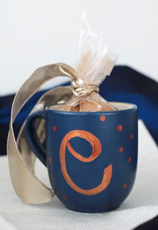 Perfect for winter wedding diy mug hot cocoa favors  1
