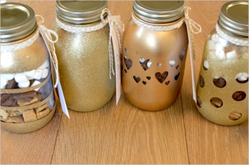 Perfect Winter Guests’ Favor: S’mores Bars In DIY Glitter Mason Jars