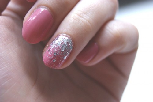 bold pink nails with a single accent nail done with silver glitter and rhinestones are amazing for a bright and glam bridal look