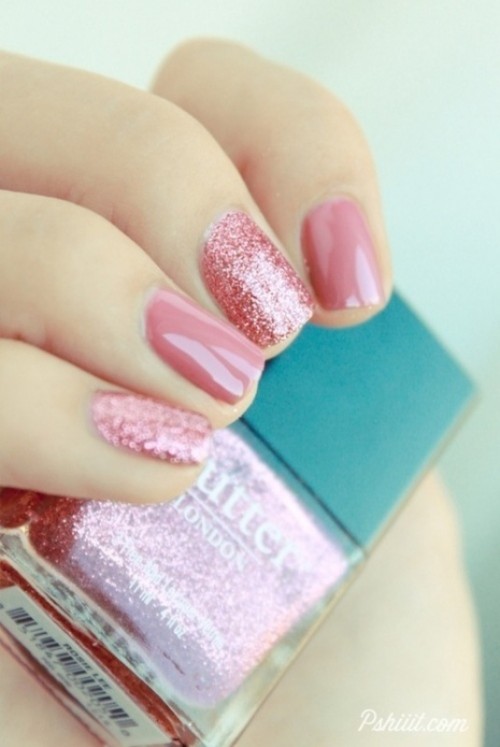pink and pink glitter nails will add a touch of glam to your bridal look and will add a bit of color to the outfit