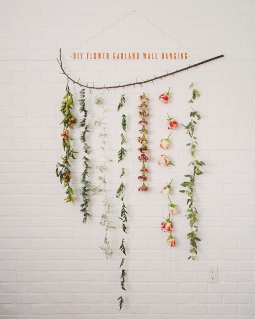Pretty DIY Flower Garland For Your Spring Wedding Decor