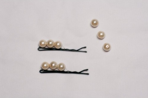 Pretty DIY Pearl Hairpins To Adorn Your Wedding Hairstyle