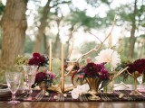 burgundy and white blooms, gold touches are ideal to make your tablescape ultimate for a fall woodland wedding