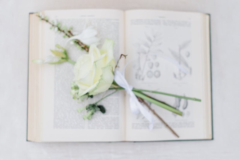 Pure and natural green and white wedding inspiration  6