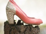 pink shoes with glitter gold backs are amazing for a bride at a wedding with this color scheme