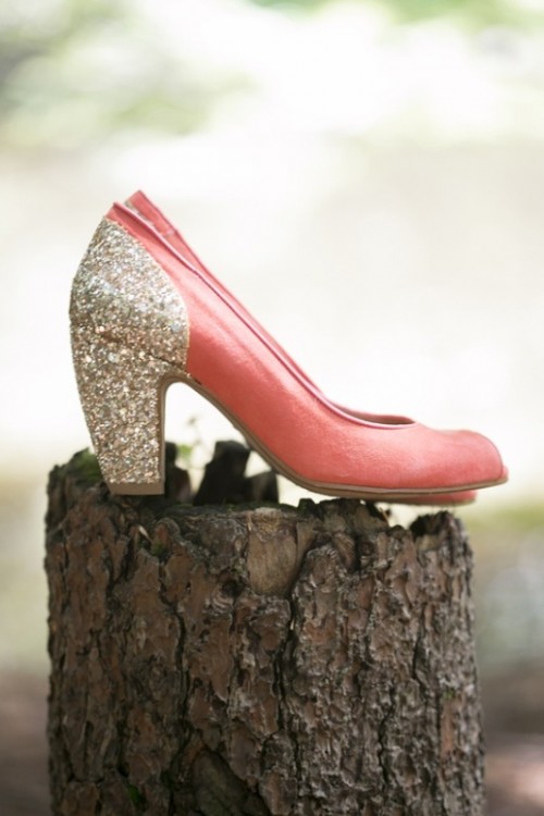 pink shoes with glitter gold backs are amazing for a bride at a wedding with this color scheme
